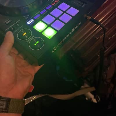 Pioneer DDJ-800 2-Channel Rekordbox DJ Controller 2019 - Present - Black image 3