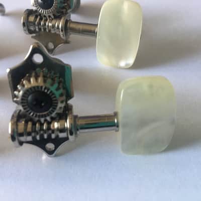 Hofner Contemporary bass 2019 Chrome and pearloid machine heads image 3