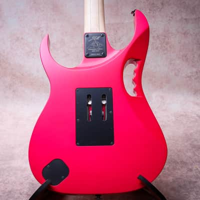 IBANEZ MIJ JEM777-SK Limited Edition 30th Anniversary Steve Vai Signature "Shocking Pink + Maple" (2017) image 15