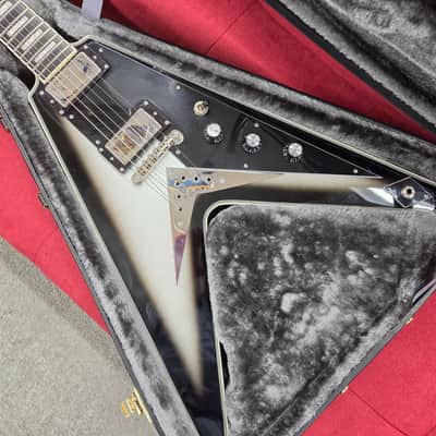 Epiphone Brent Hinds Signature Flying V Custom with Case - Silver Burst image 3