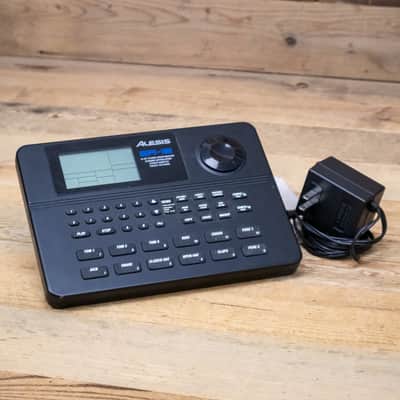 Alesis SR-16 Drum Machine with Power Supply SR16 MIDI Rhythm Beat U287697