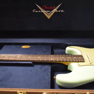 Mint Fender Limited Edition '60 Stratocaster Journeyman Relic Faded Aged Surf Green image 12