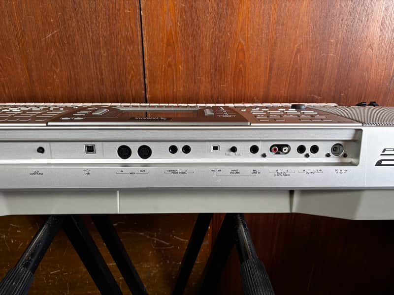 Yamaha PSR-2100 61-key PORTATONE Electric Keyboard w/ bag power