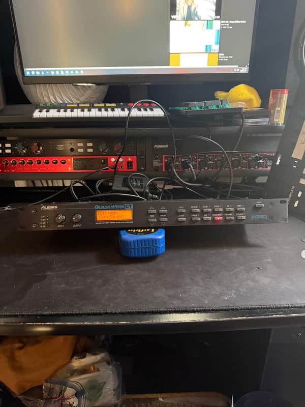 Alesis QuadraVerb GT 20k Bandwidth Simultaneous Guitar Effects Processor 1990s - Black image 1