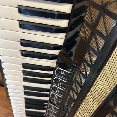 BLACK AND GOLD HOHNER ATLANTIC PIANO ACCORDION LMH WITH GRILL MUTE image 5