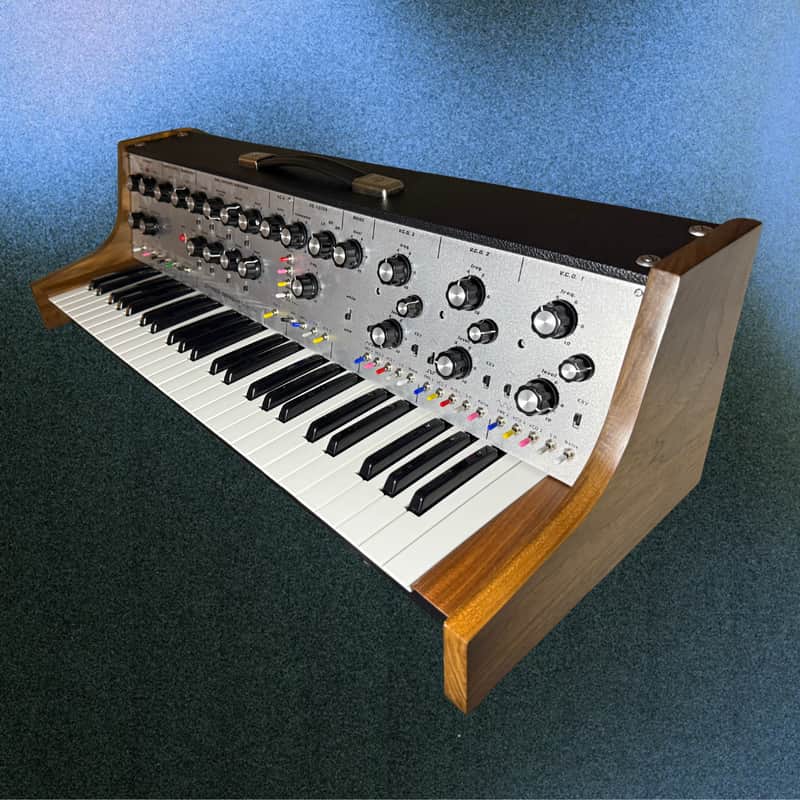 Steiner-Connolly Synthacon 2024 - Silver image 1