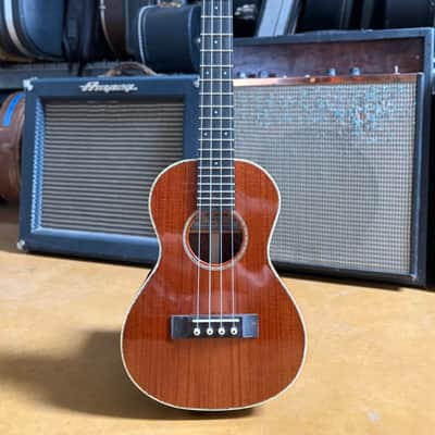 2012 Tony Graziano Tenor Ukulele #602 – Redwood / Figured Lacewood – Abalone – HSC image 2