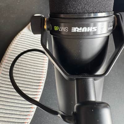 Shure SM7dB Cardioid Dynamic Microphone with Built-In Preamp 2023 - Present - Black image 2
