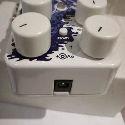 Electro-Harmonix Mod 11 Modulator 2019 - Present - Graphic image 2