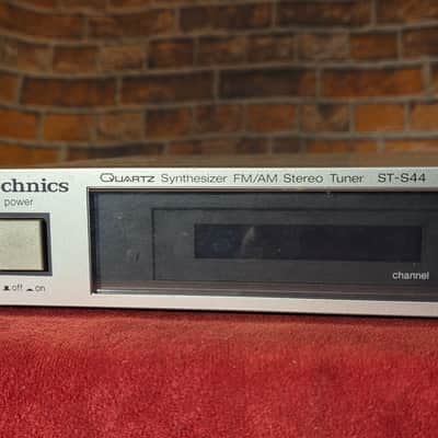 Technics ST-S44 Quartz Synthesizer FM/AM Stereo Tuner image 2