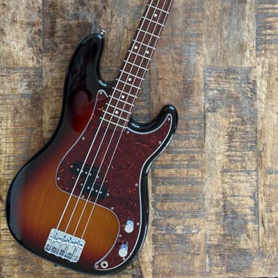 Fender American Special Precision Bass 3-tone Sunburst image 4