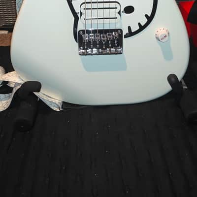 Squier by Fender Hello kitty Stratocaster image 2