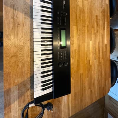 Roland W-30 61-Key Sampling Music Workstation 1989 - 1992 - Black