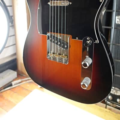 Fender American Special Telecaster with Maple Fretboard 2010 - 2018 - 3-Color Sunburst image 3