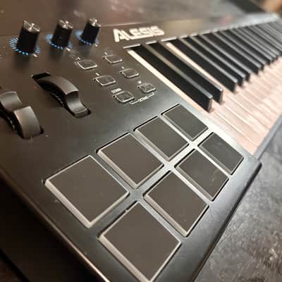 Alesis V49 49-Key USB MIDI Controller with Drum Pads image 4