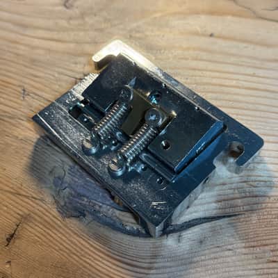 Kahler 2200 1980s bridge vibrato stud guitar tremolo image 4