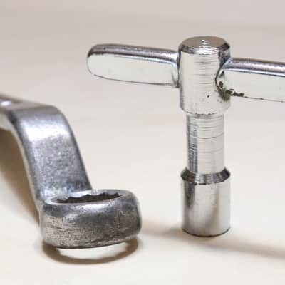Ludwig Rail Consolette Tom Holder, Script Logo, Wrench & Vintage-Style Tuning Key  / Early 1960s  - NO SLIPPING / INSPECTED & TETSED image 4