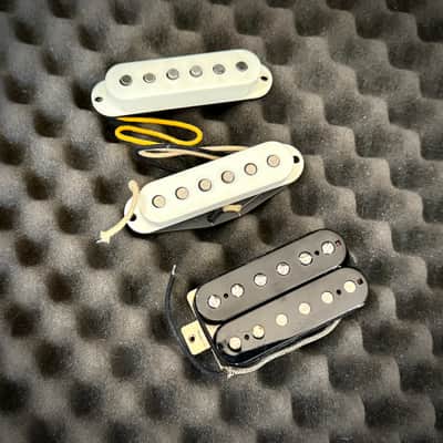 Xotic Raw Vintage USA RV-PAF F-Space No Cover - Black/Raw Vintage USA RV-60 Pickups- White image 1