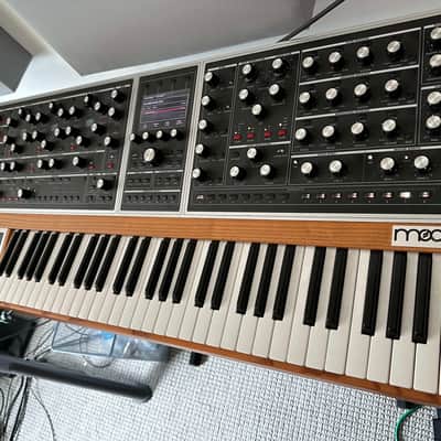 Moog One 8-Voice 61-Key Polyphonic Analog Synthesizer 2018 - Present - Black/Ash image 2