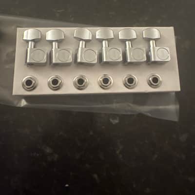 Fender Staggered Tuning keys 2025 - Chrome image 1