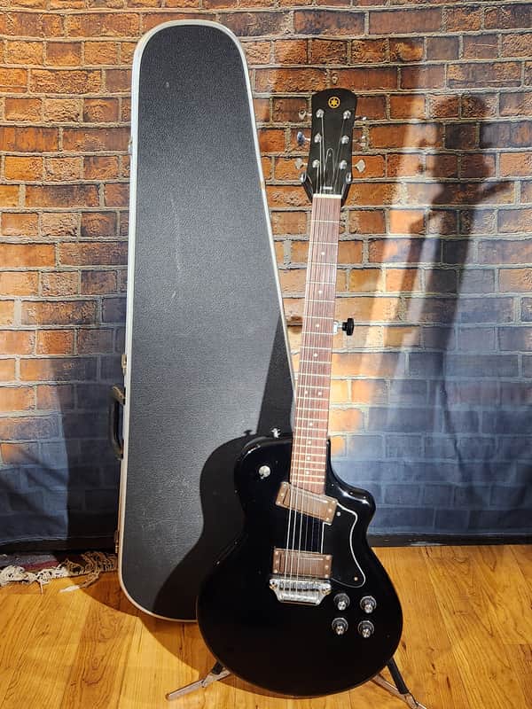 Vintage 1974 Yamaha SG-40 Black w/ OHSC image 1