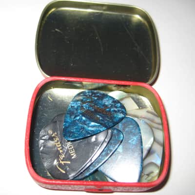 Fender 15 Medium Premium Guitar Picks W/ Metal Nostalgia Case image 2