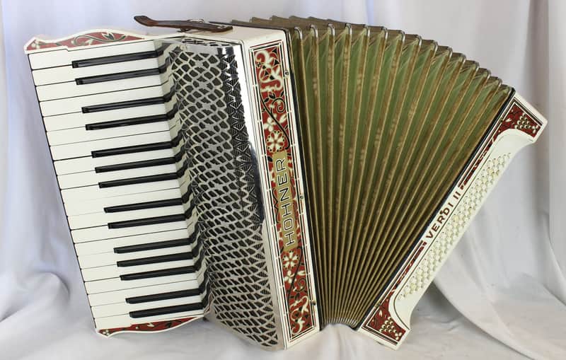 8235 - Scarlet Filligree Hohner Verdi II Piano Accordion MM 34 80 image 1