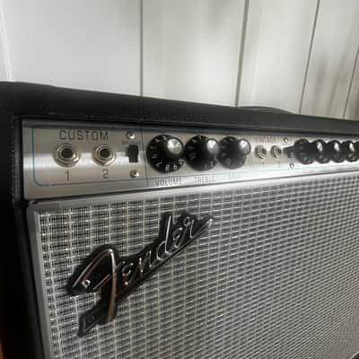 Fender '68 Custom Vibrolux Reverb-Amp 2-Channel 35-Watt 2x10 " Guitar Combo 2013 - 2018 image 2