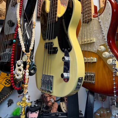 Fender Mike Dirnt Artist Series Signature Precision Bass 2004 - 2014 - Vintage White image 8