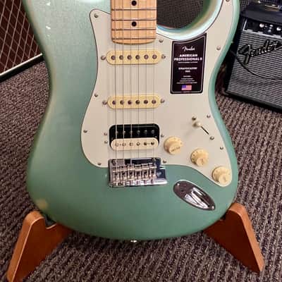 Fender AMERICAN PROFESSIONAL II STRATOCASTER® HSS 2024 - Mystic Surf Green image 3