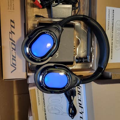 VocoPro - 3 SilentSymphony transmitters with 12 LED Headphones (Silent Disco 310), Standard image 4