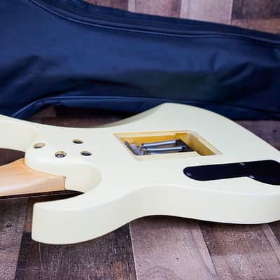 Ibanez PGM30-WH Paul Gilbert Signature with Lo TRS II Tremolo 1995 - 2002 - White image 24