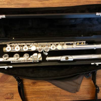 Giardinelli GFL-10 Intermediate Silver-plated Flute image 4
