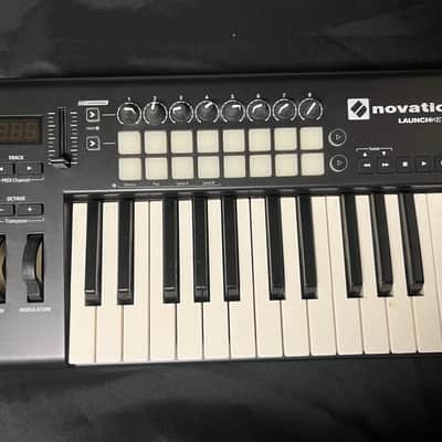 Novation Launchkey 25 MKII MIDI Keyboard Controller 2015 - 2020 - Black