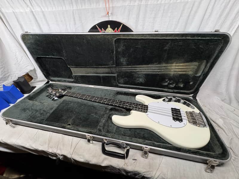 Music Man USA Cutlass I 1 4-string Bass with Modulus Graphite | Reverb