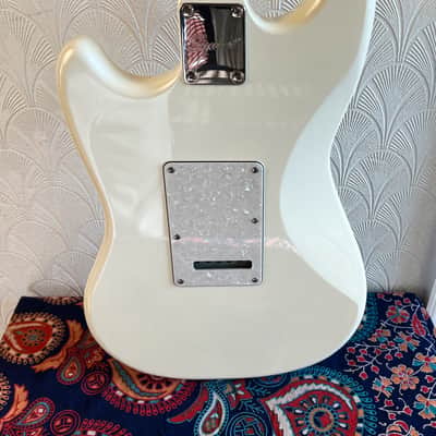Squier Paranormal Cyclone, Pearl White Upgraded 18:1 Kluson Tuners, Pure Tone Jack & gig bag image 6