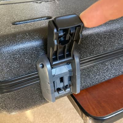 Fender Deluxe Molded P/J Bass Case image 9