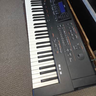 Roland G-1000 Arranger Workstation