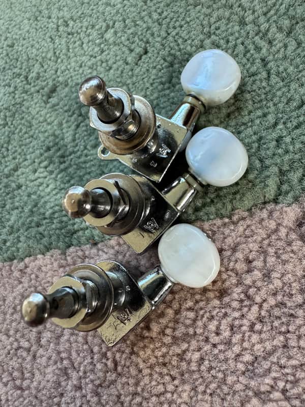 Fender Tuners with white plastic tip [3pcs] 90s-00s - Chrome image 1