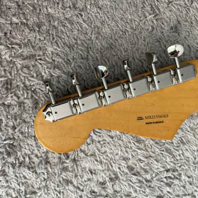 Fender Vintera ‘60s Stratocaster 2021 MIM Sunburst Pau Ferro Fretboard Guitar image 6