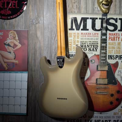 Fender 70th Anniversary Vintera II Stratocaster 2024 - Antigua image 8