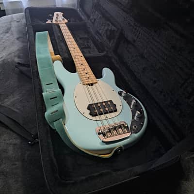 sterling stingray short scale image 2