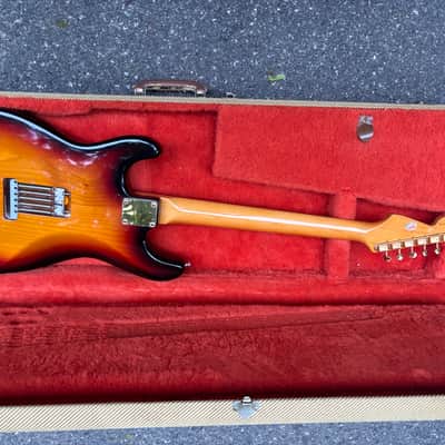 1996 Fender Stevie Ray Vaughan Stratocaster with Pau Ferro Fretboard 1992-1999 - 3-Color Sunburst image 2