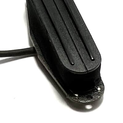 Dragonfire AR5 Strat Sized Humbucker, 1 Qty Position Interchangeable AlNiCo V 4-Wire Rail Pickup ~ Black with Black Rails image 4