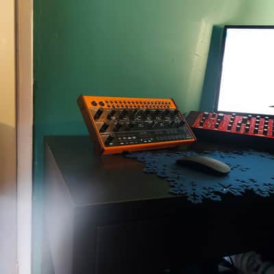 Behringer Grind / Crave / Edge 45° Desktop Synth Studio Wedge Stand image 9