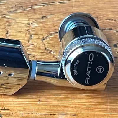 Graph Tech Graph Tech Ratio Tuned Staggered Locking Tuners 2023 - Chrome image 1