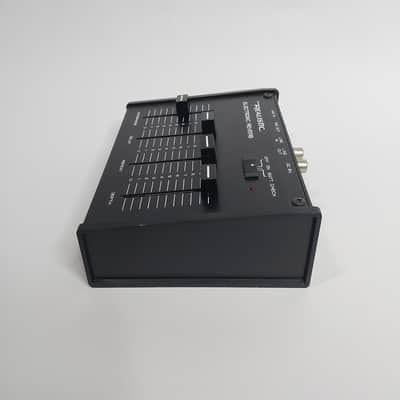 Realistic 32-1110 Desktop Electronic Reverb / Delay 1982 - 1989 image 8