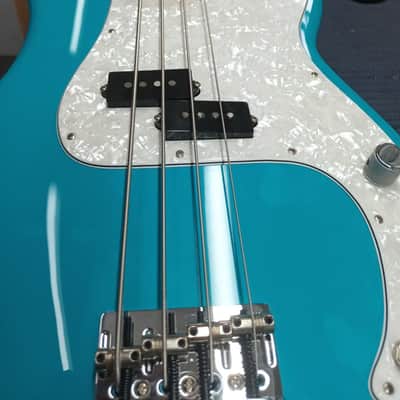 Fender American Professional II Precision Bass V with Maple Fretboard - Miami Blue image 4