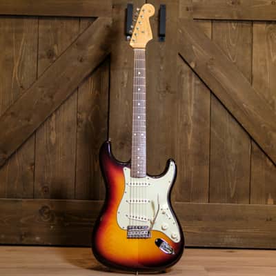 Fender American Vintage '62 Stratocaster 2010 - 3-Color Sunburst image 2