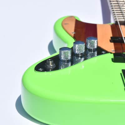 Ankh Instruments 35" scale,L/H, 4 String, Jazz Bass, Woodie, 2021, Lime image 3